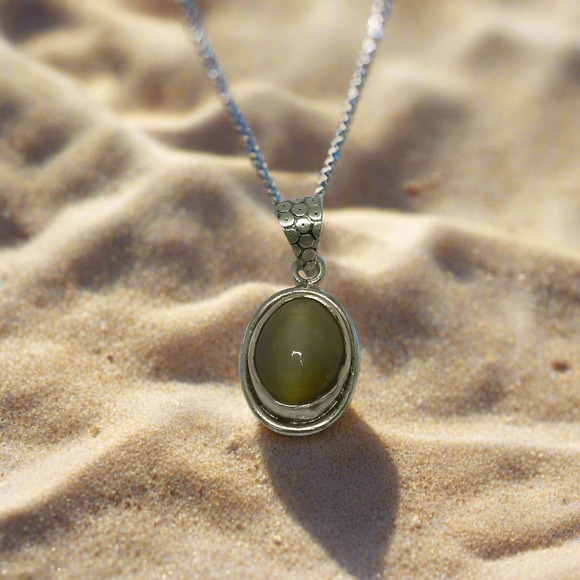 cats eye pendant